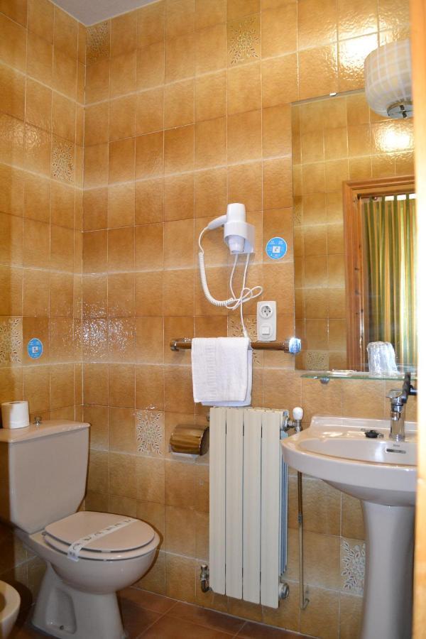Hostal Aribel Longinos Серседиля Екстериор снимка
