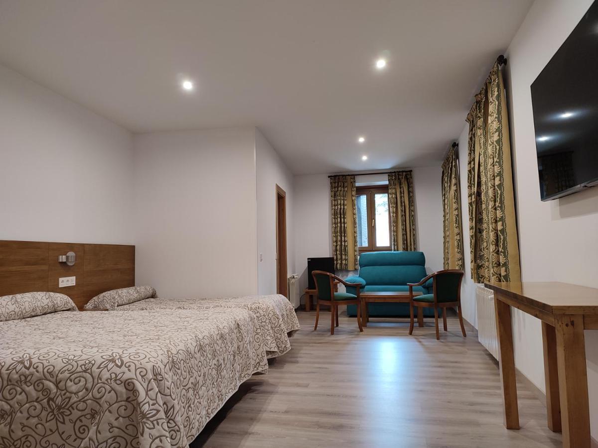 Hostal Aribel Longinos Серседиля Екстериор снимка