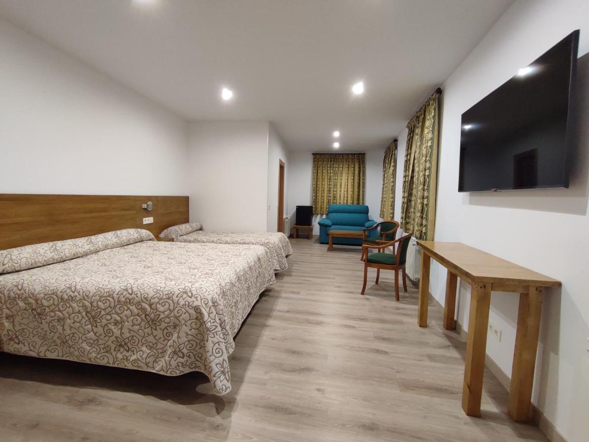 Hostal Aribel Longinos Серседиля Екстериор снимка