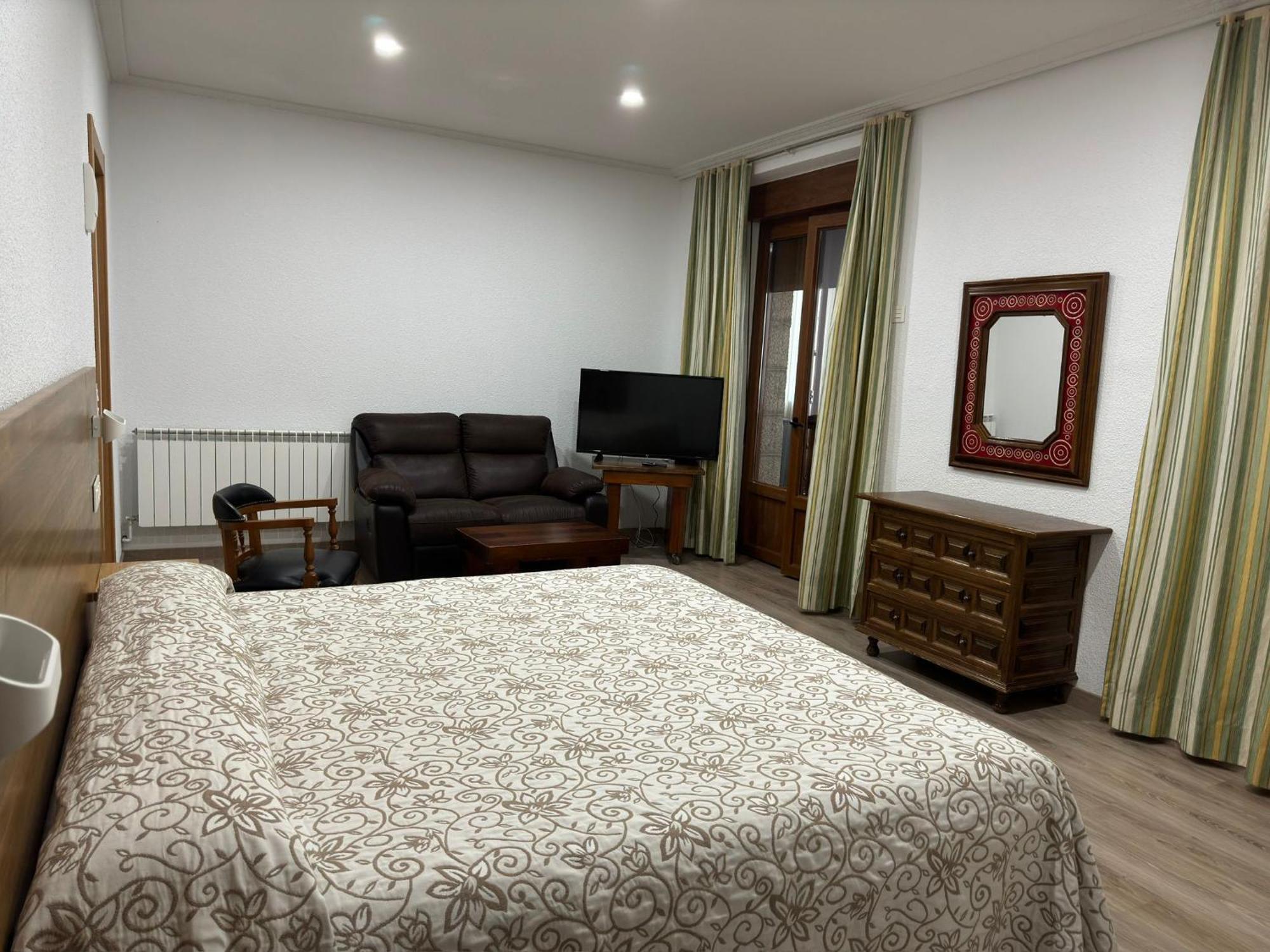 Hostal Aribel Longinos Серседиля Екстериор снимка
