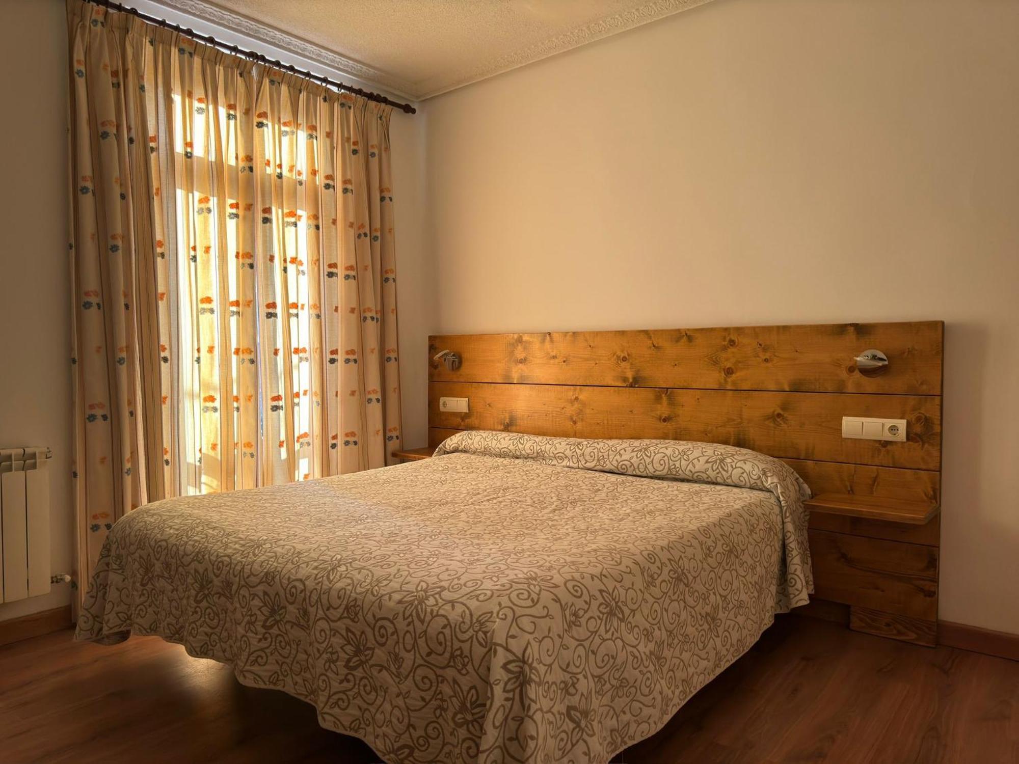 Hostal Aribel Longinos Серседиля Екстериор снимка