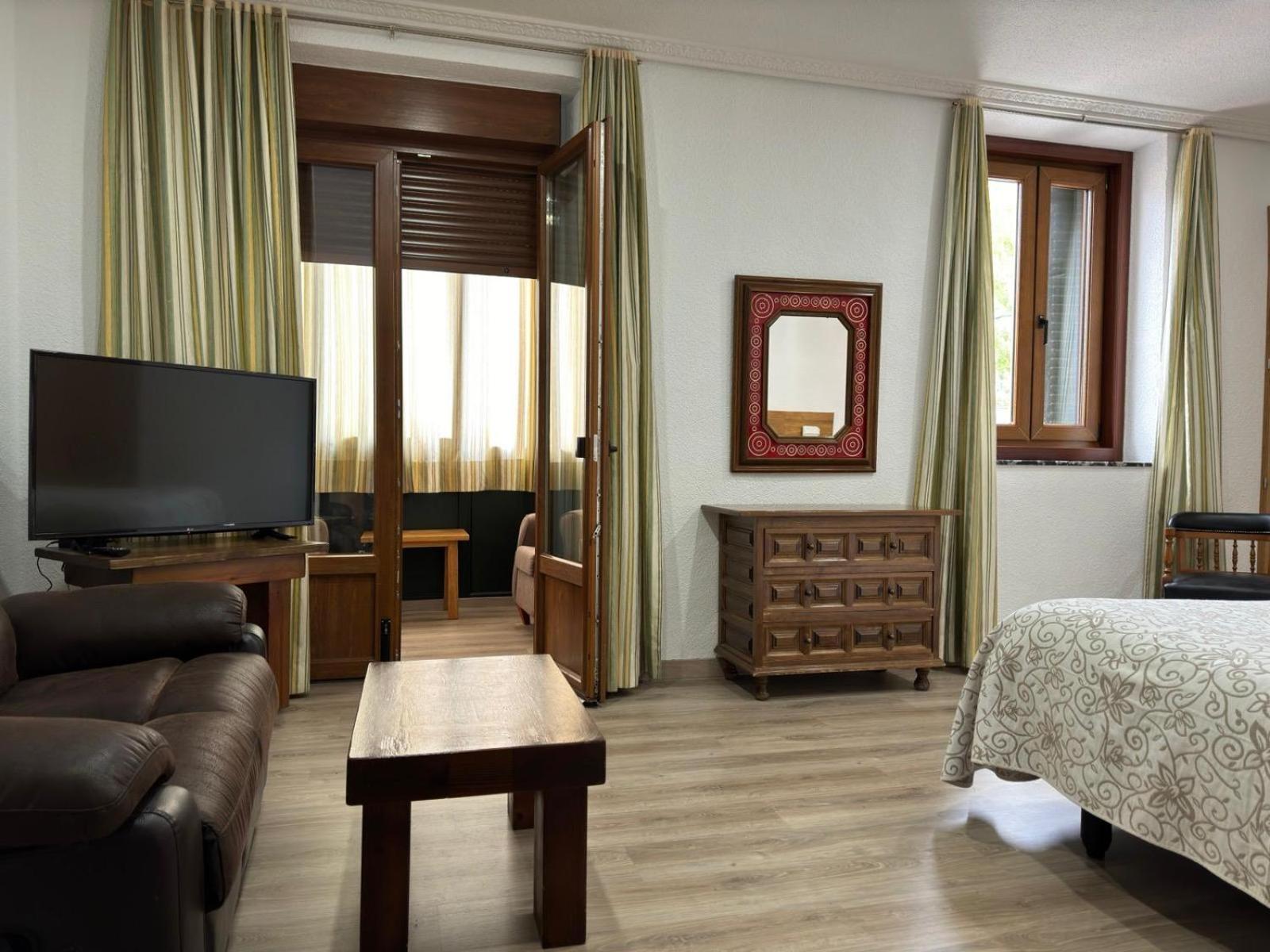 Hostal Aribel Longinos Серседиля Екстериор снимка
