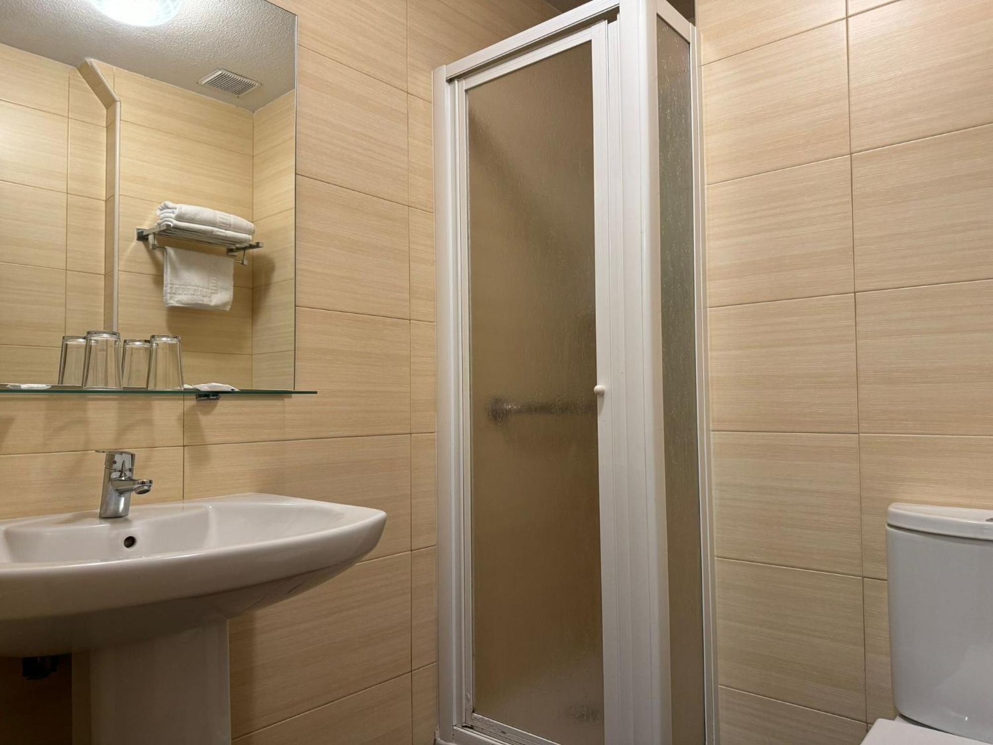 Hostal Aribel Longinos Серседиля Екстериор снимка