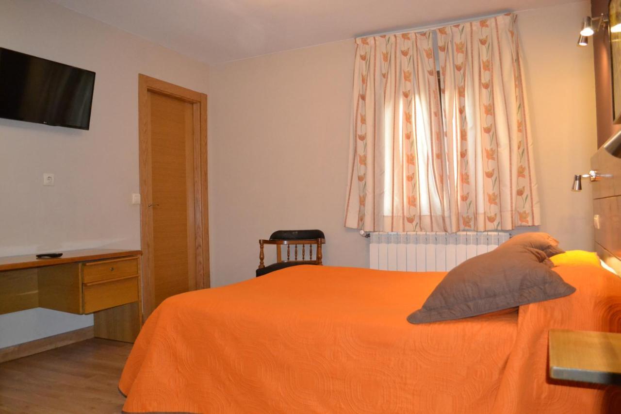 Hostal Aribel Longinos Серседиля Екстериор снимка